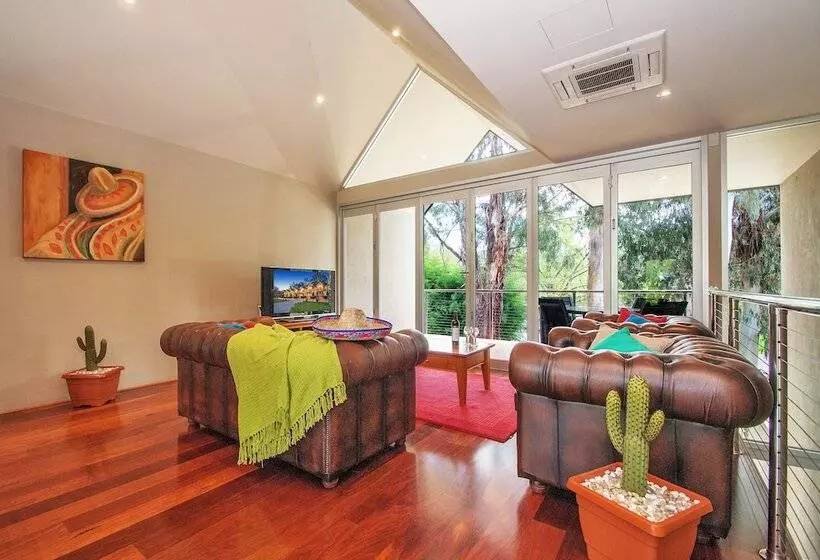 فندق على الطريق Centenary Peaks