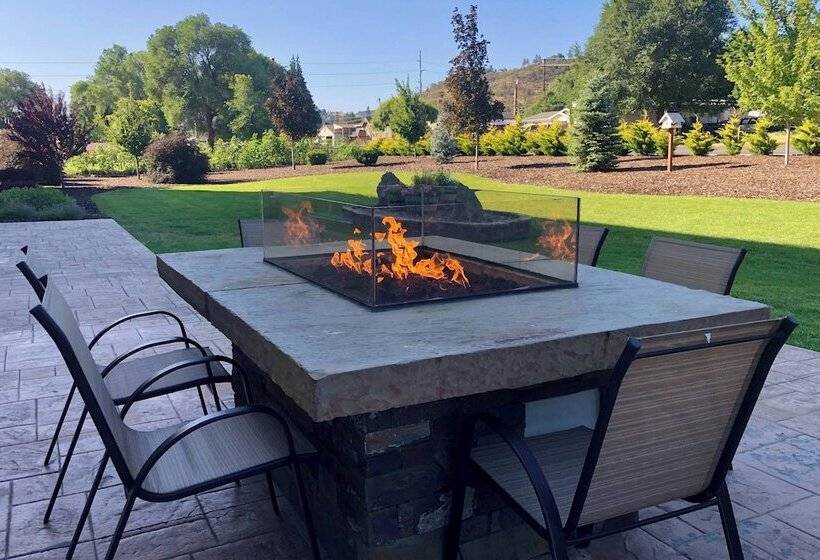 Отель Fairfield By Marriott The Dalles