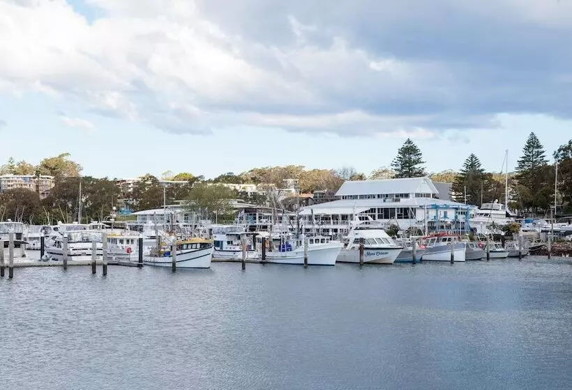 Отель Birubi Beach Holiday Park