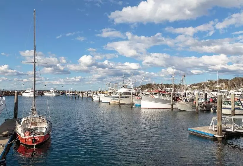 Отель Birubi Beach Holiday Park