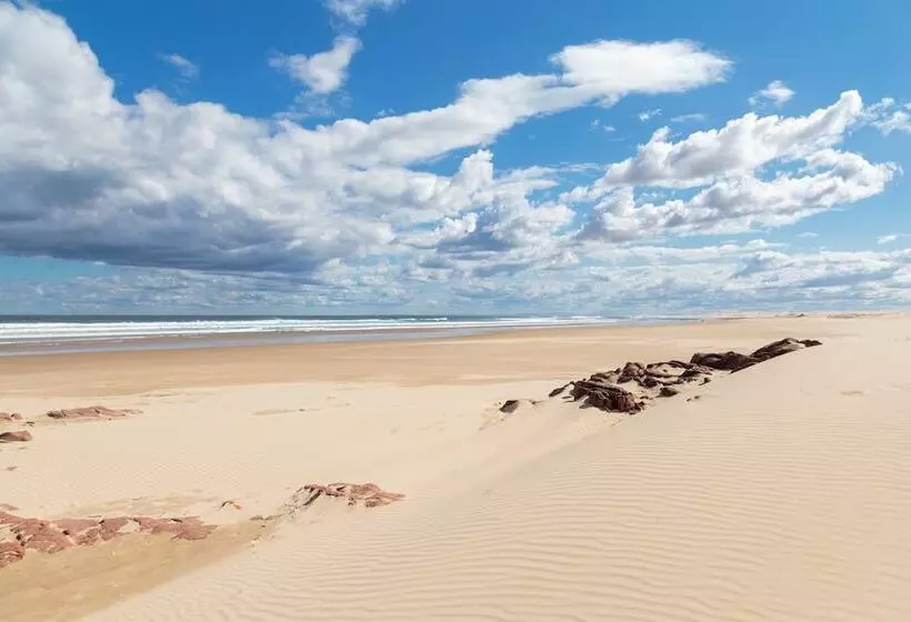 Отель Birubi Beach Holiday Park