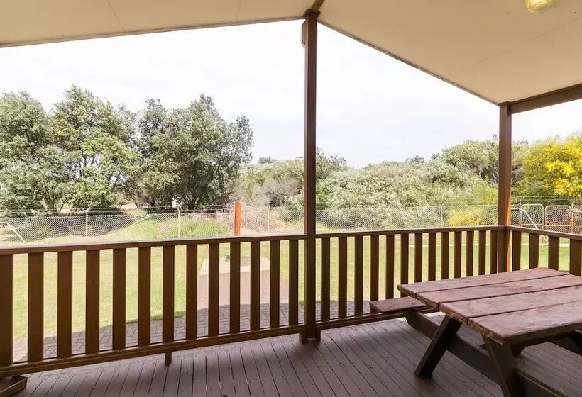 Отель Birubi Beach Holiday Park