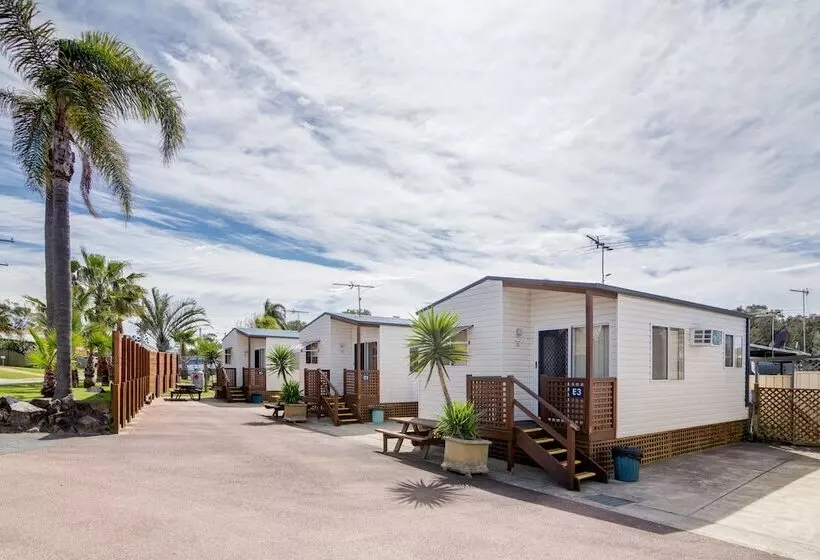 Отель Birubi Beach Holiday Park