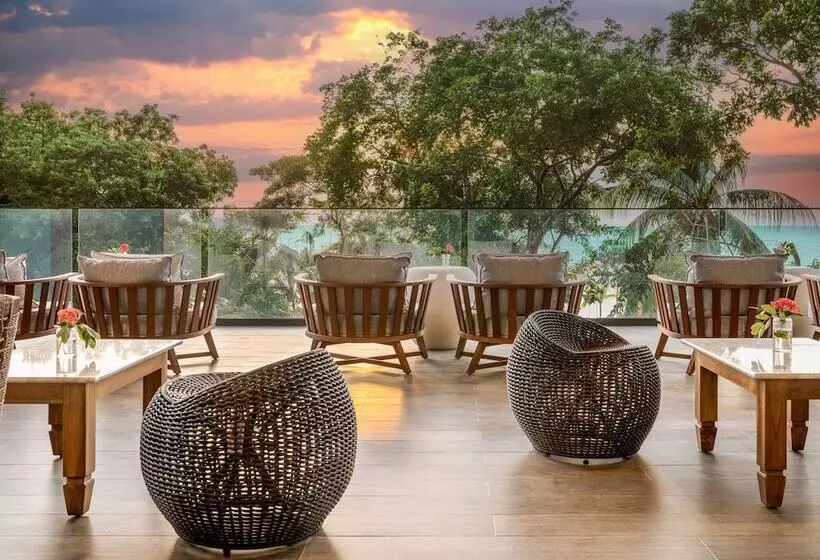 هتل Kimpton Grand Roatan Resort And Spa