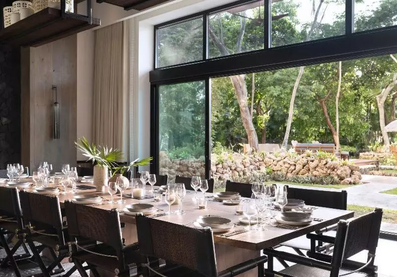 هتل Kimpton Grand Roatan Resort And Spa