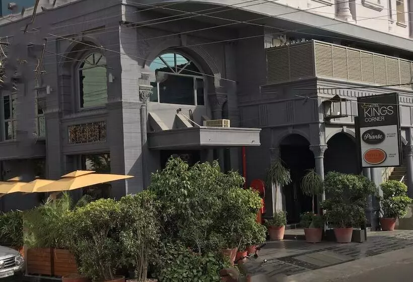 هتل Kings Corner