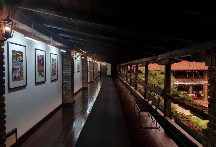 ホテル Restaurant Bujtina E Gjelit