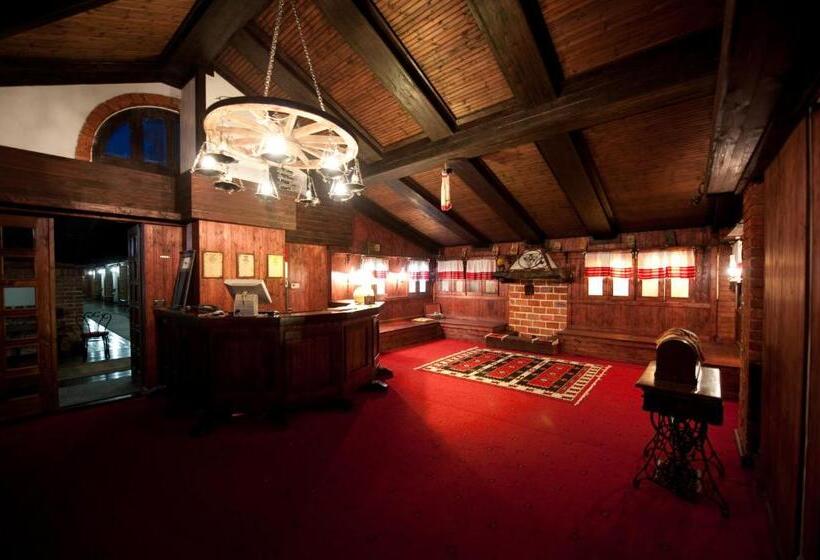 ホテル Restaurant Bujtina E Gjelit