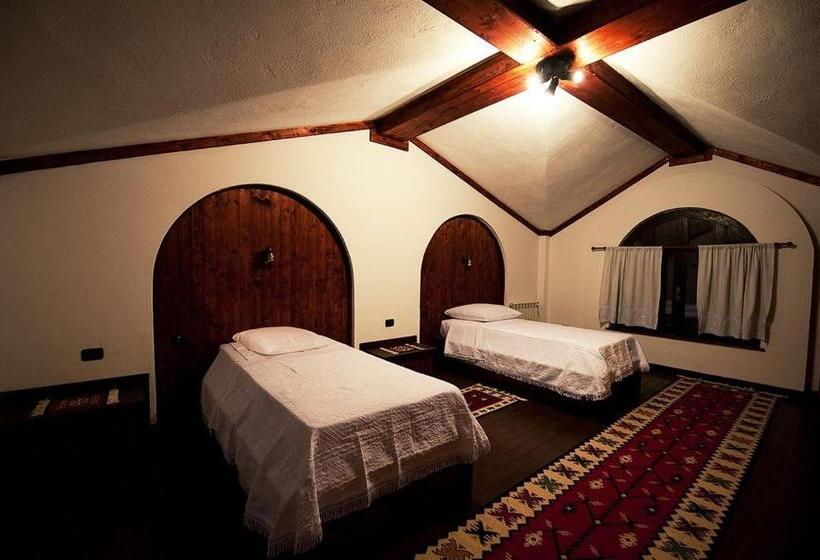 ホテル Restaurant Bujtina E Gjelit