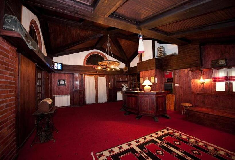 ホテル Restaurant Bujtina E Gjelit