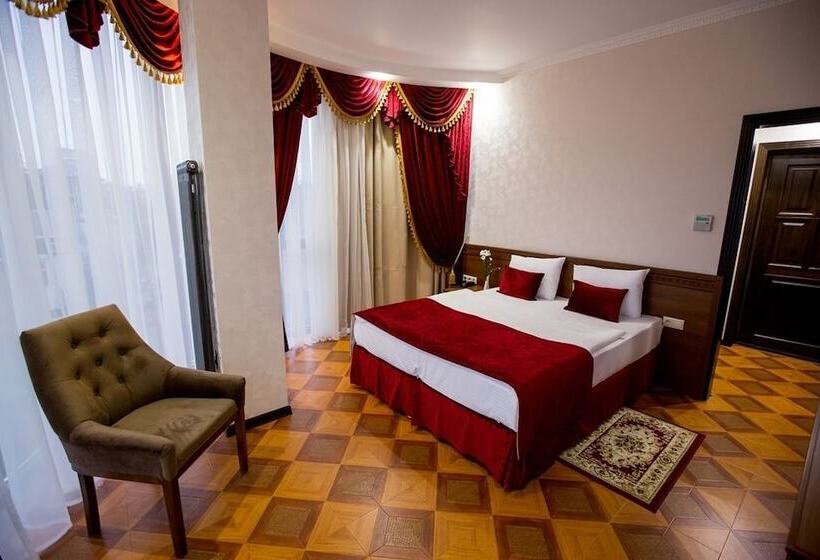 فندق Shine House