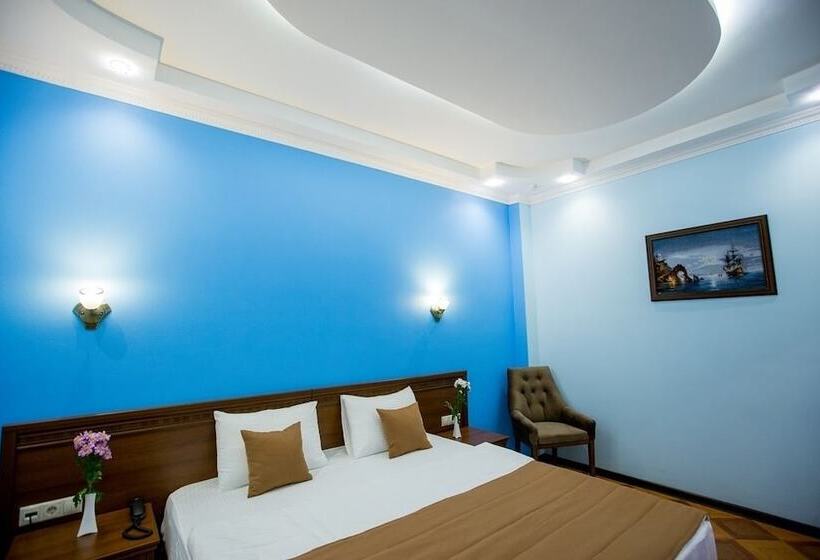 فندق Shine House