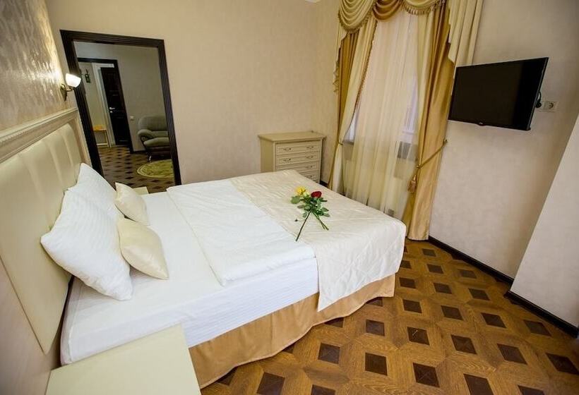 فندق Shine House