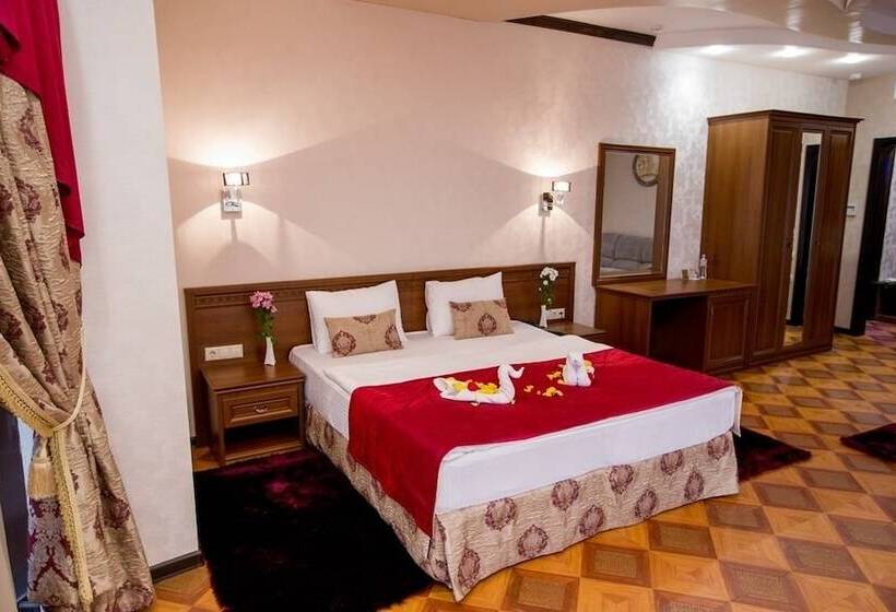 فندق Shine House