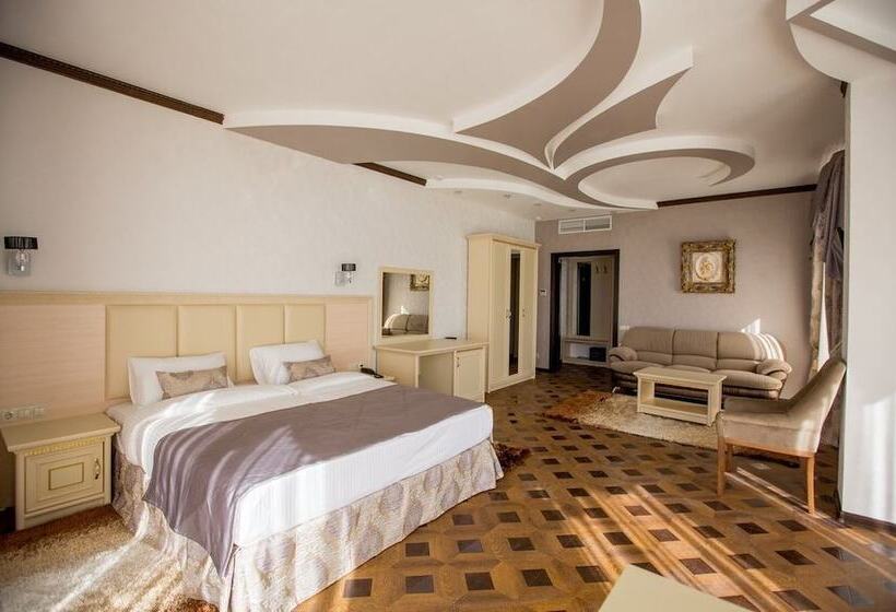 فندق Shine House