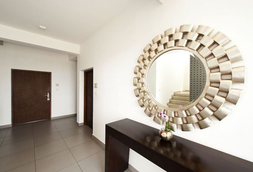 בית מלון כפרי The Beach Apartments