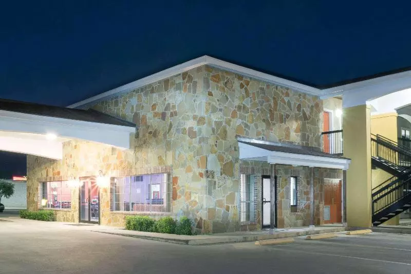 モーテル Super 8 By Wyndham San Antonio Near Fort Sam Houston