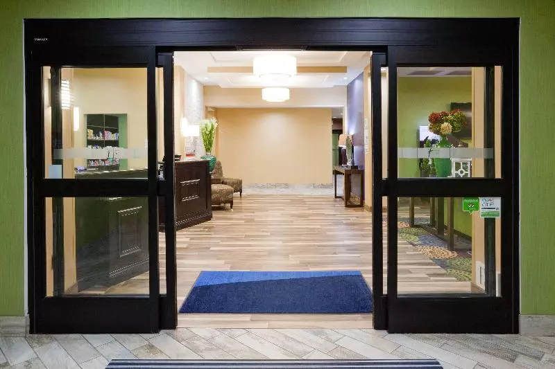 ホテル Holiday Inn Express & Suites Davenport By Ihg