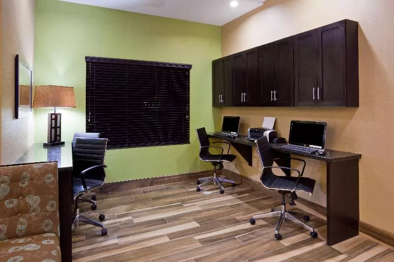 ホテル Holiday Inn Express & Suites Davenport By Ihg