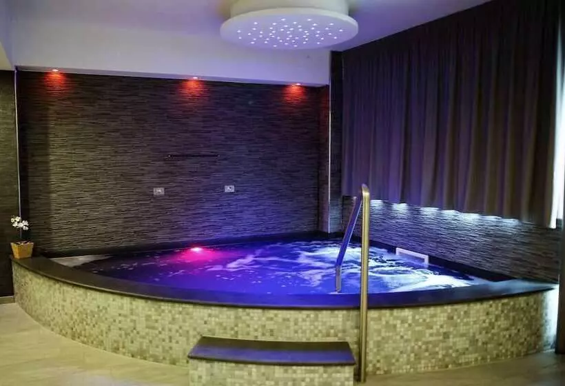 هتل Mareneve Resort