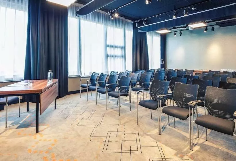 Отель Mercure  Amsterdam Sloterdijk Station