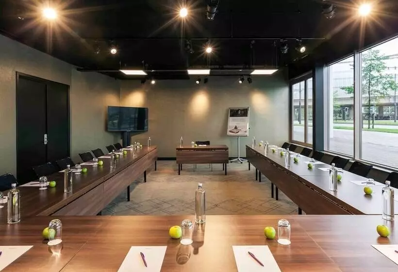 Отель Mercure  Amsterdam Sloterdijk Station