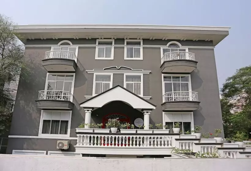 ホテル OYO Rooms Huda City Center