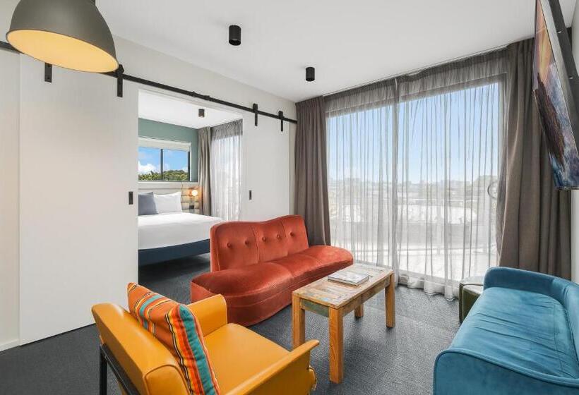 בית מלון כפרי The Urban Newtown