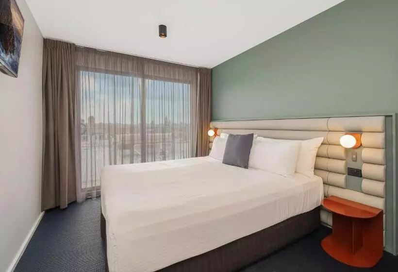 Hotel The Urban Newtown