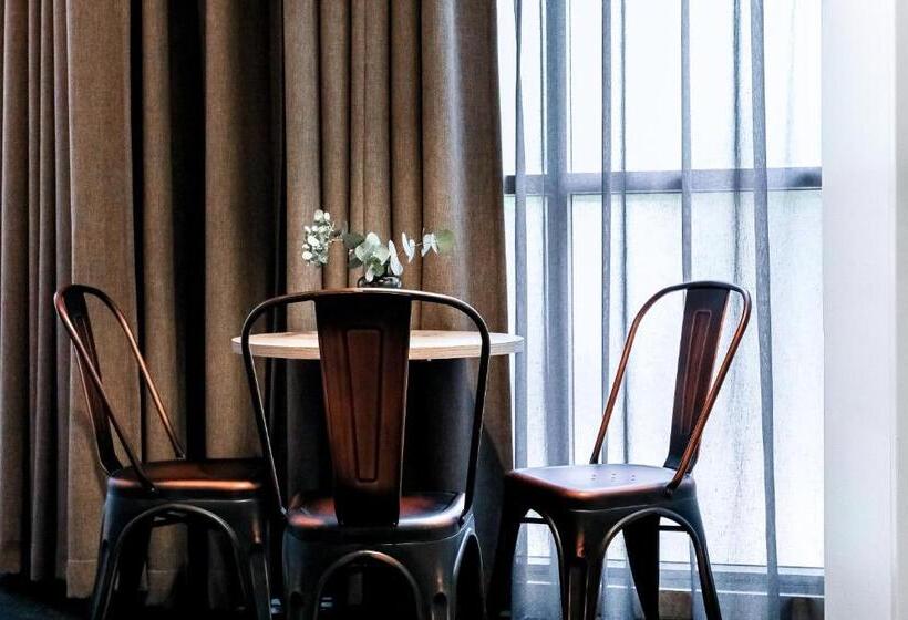 בית מלון כפרי The Urban Newtown