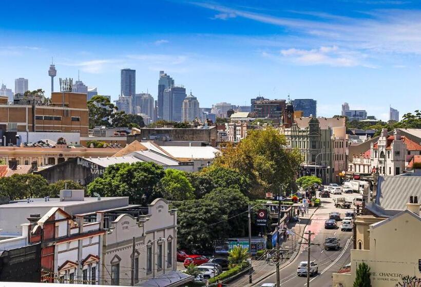 בית מלון כפרי The Urban Newtown