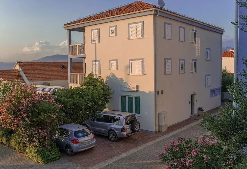 Aparthotel Marina Gromela