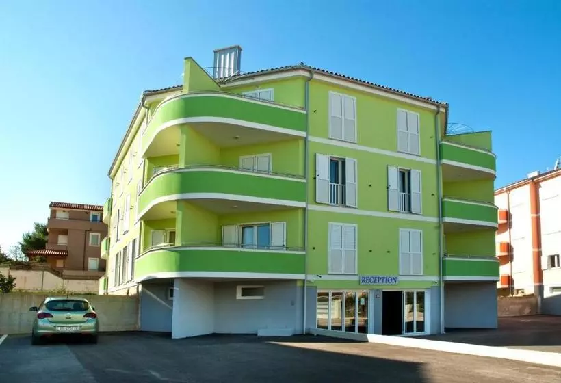 Apartments Premantura Dom