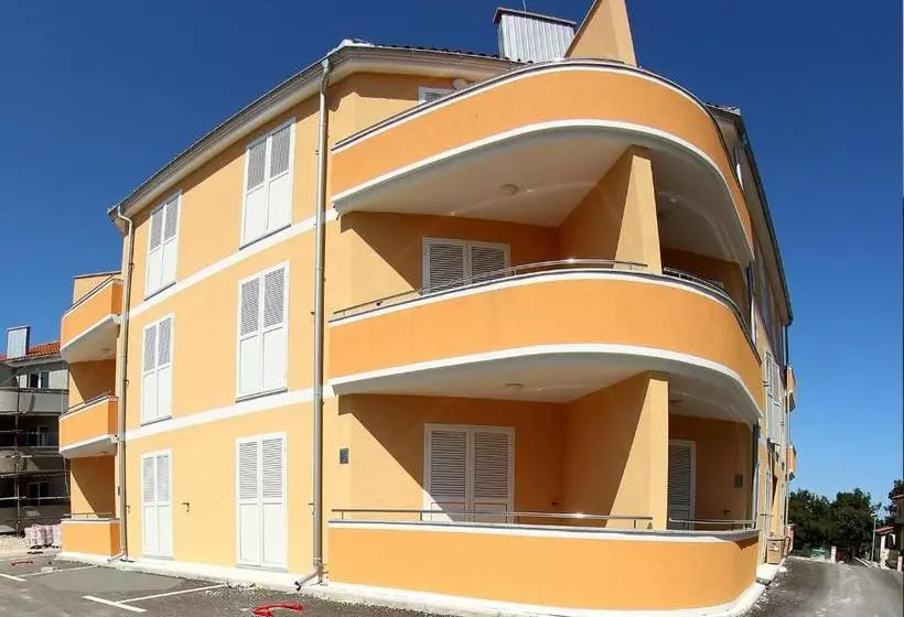 Apartments Premantura Dom