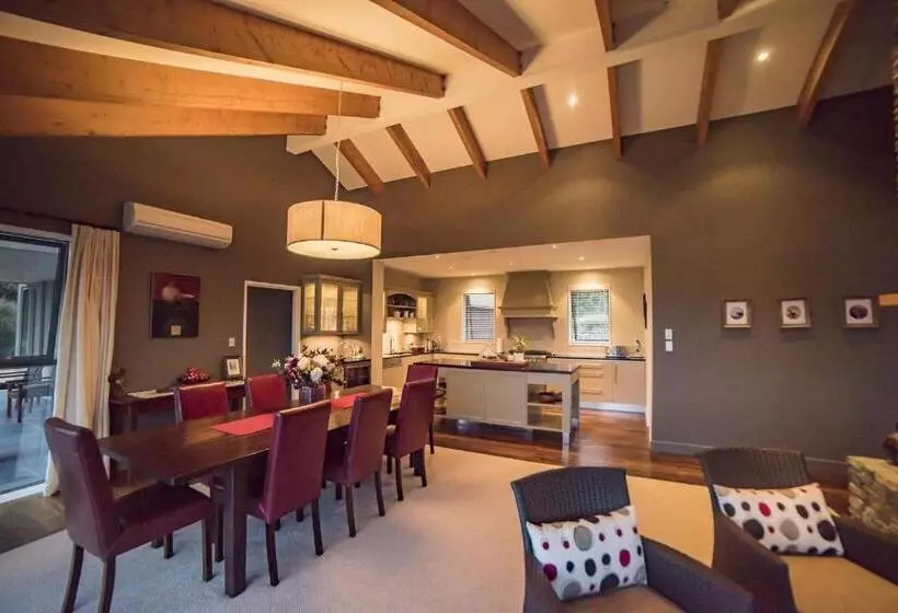 مبيت وإفطار Amuri Estate Luxury Lodge