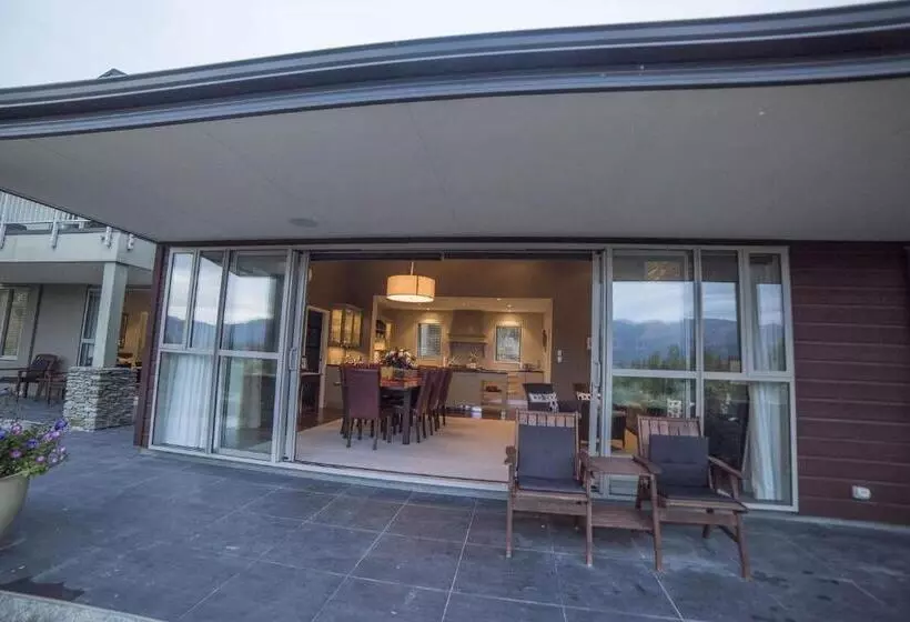 مبيت وإفطار Amuri Estate Luxury Lodge