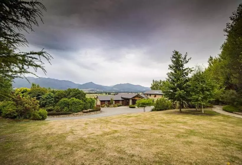 مبيت وإفطار Amuri Estate Luxury Lodge