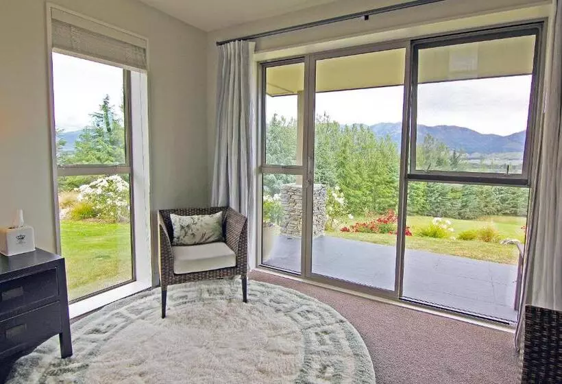 مبيت وإفطار Amuri Estate Luxury Lodge