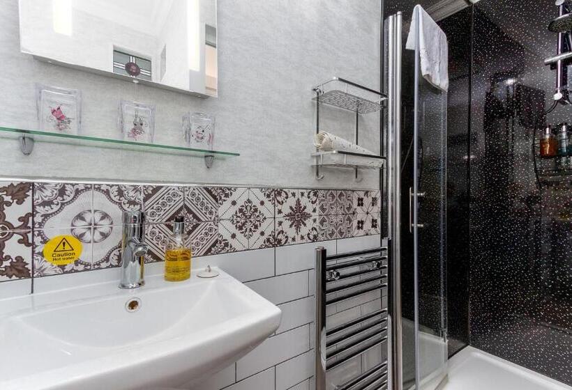 مبيت وإفطار Cambridge House Room Only Accommodation For Adults