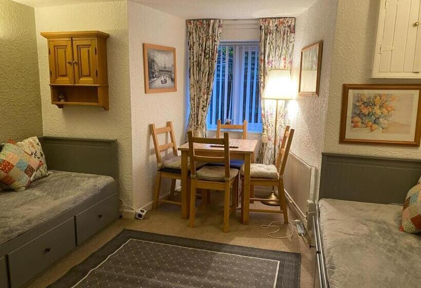 مبيت وإفطار Cambridge House Room Only Accommodation For Adults