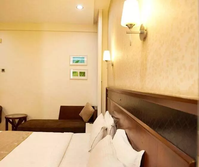 Отель Sai Mahal