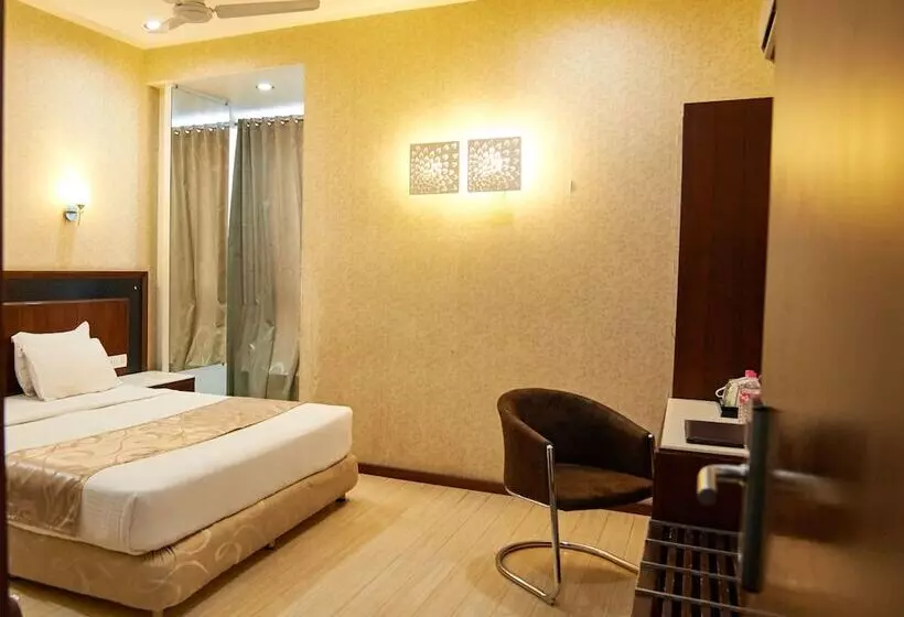 Отель Sai Mahal