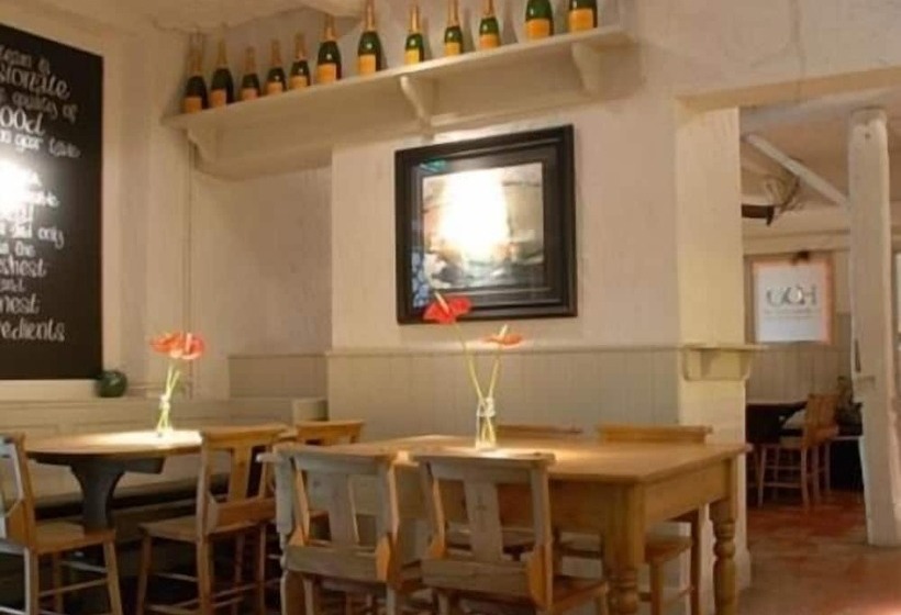 ホテル The Olde Coach House