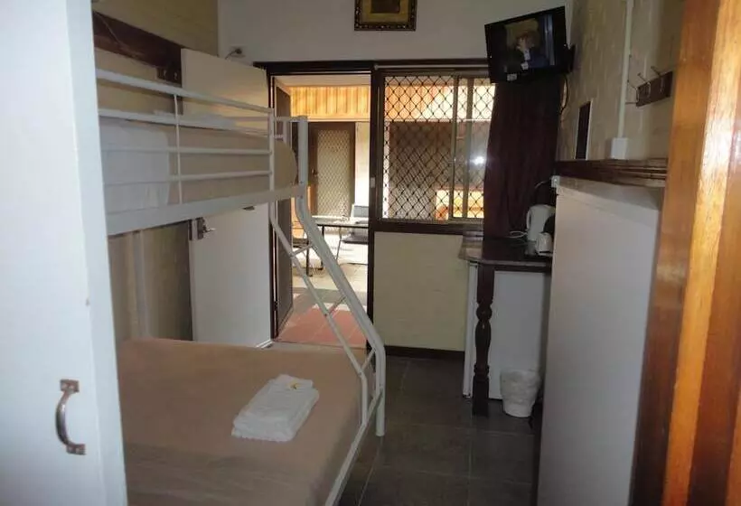 מוטל A Railway Lodge