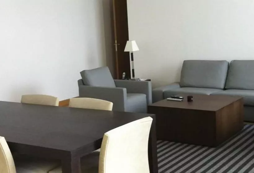 Bridgestreet Champs Elysees