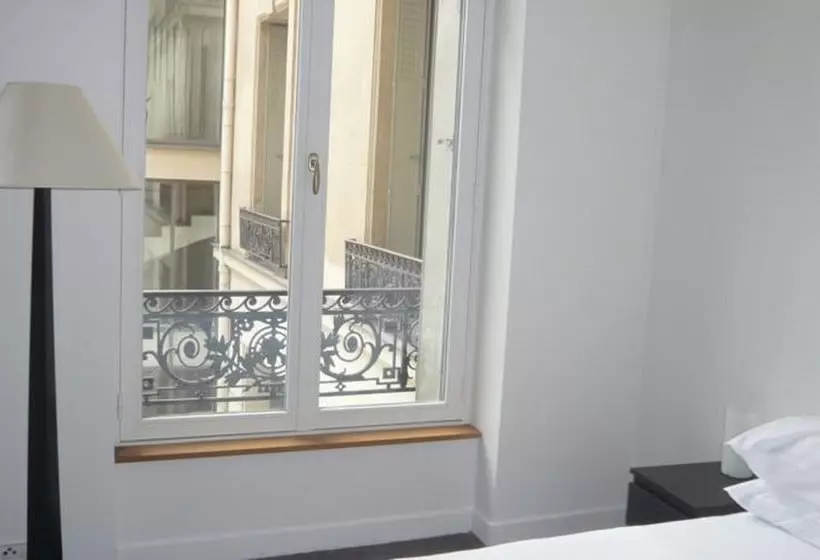 Bridgestreet Champs Elysees