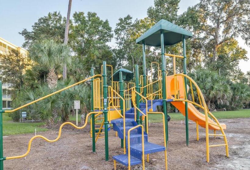 Отель Barefoot N Resort