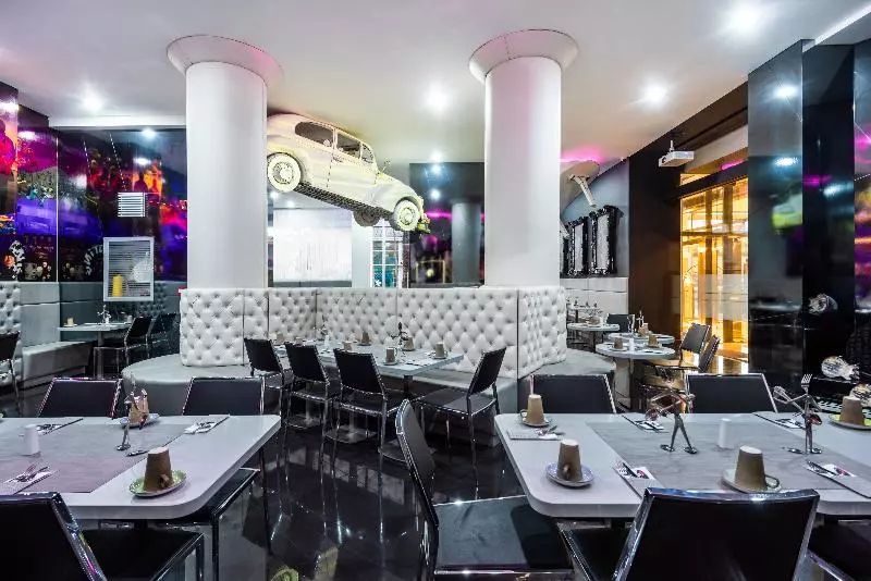 هتل Black Tower Premium