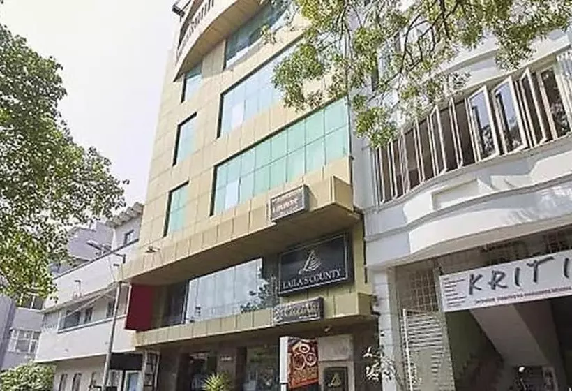 Hotel Fabexpress Laila S County