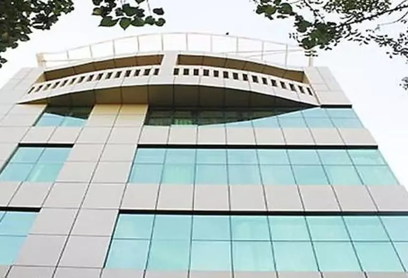 Hotel Fabexpress Laila S County